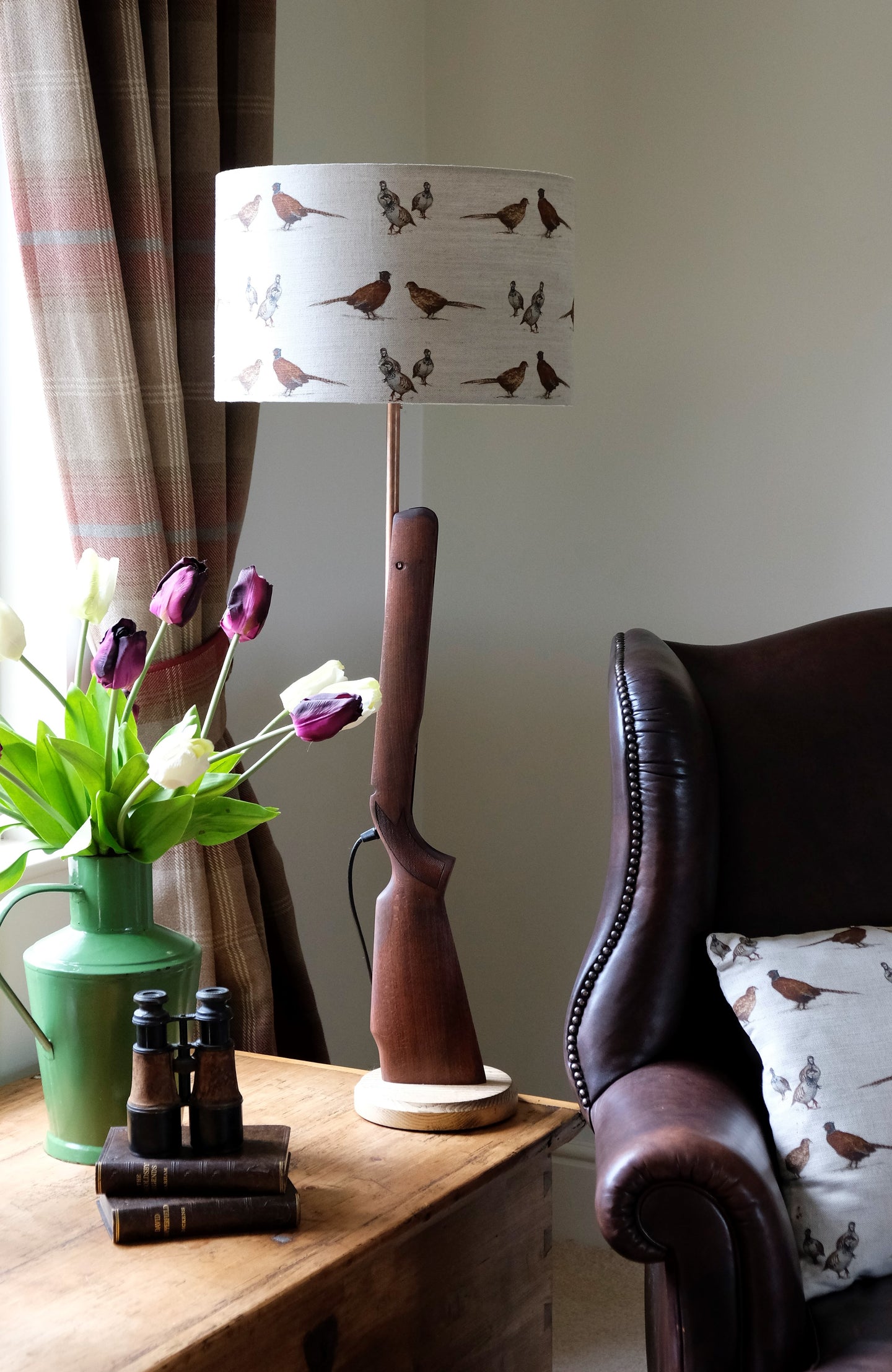 Gun table lamp with Pheasant shade.