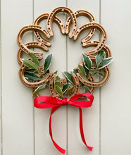 Load image into Gallery viewer, Gold Horseshoe Wreath