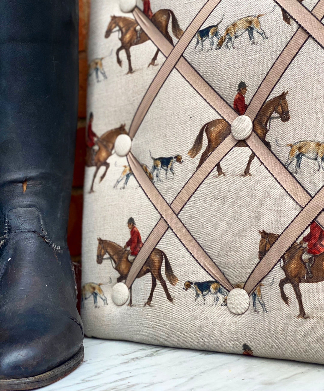 Master of Hounds Memo Board