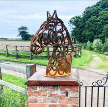 Load image into Gallery viewer, Stunning Horseshoe Horse Head Statue