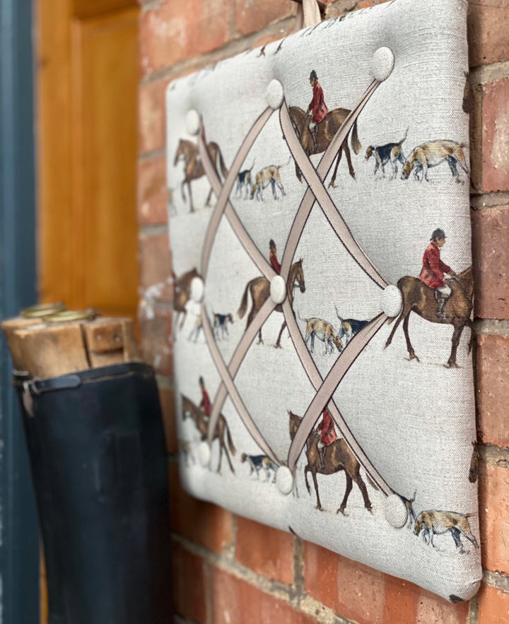 Master of Hounds Memo Board