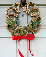 Load image into Gallery viewer, Gold Horseshoe Wreath